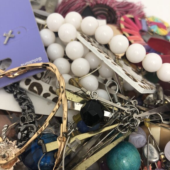 Earrings Lot Pairs Colorful Vintage To Now Craft Wear - Picture 8 of 13